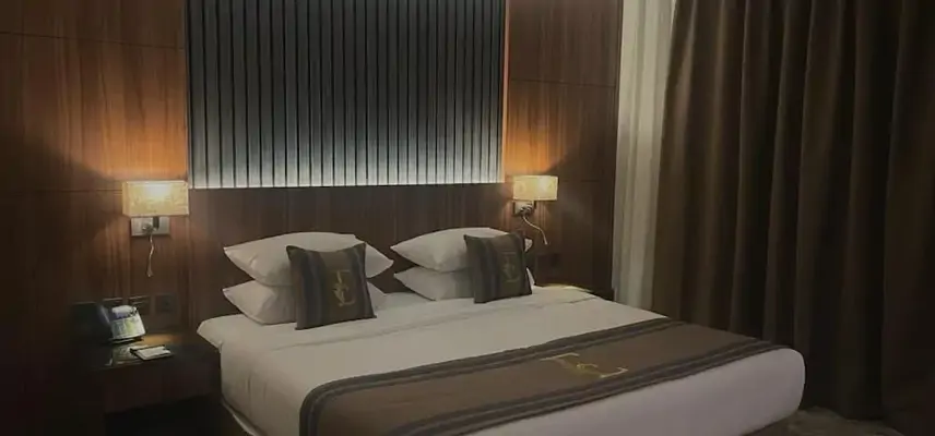 E hotel image